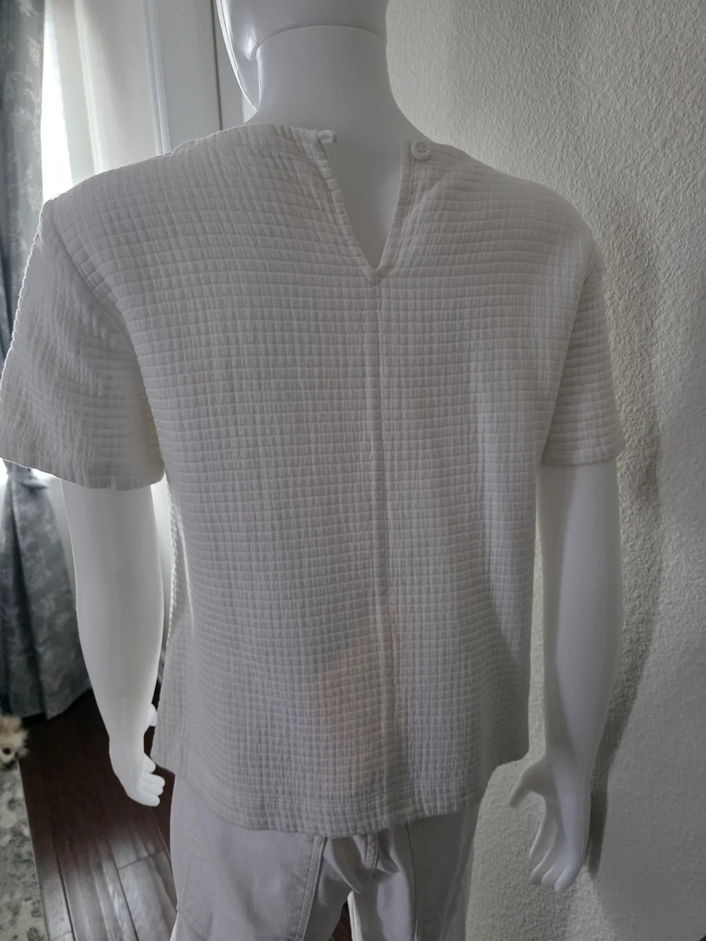 Eileen Fisher Quilted White Short-Sleeve, Straight Hem Top - Size XS